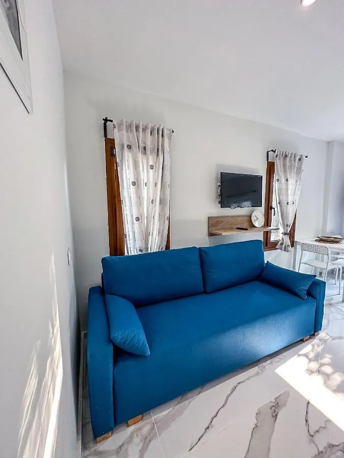 Mira Luxury Apartments باراليا ديونيسيو 0*,  اليونان