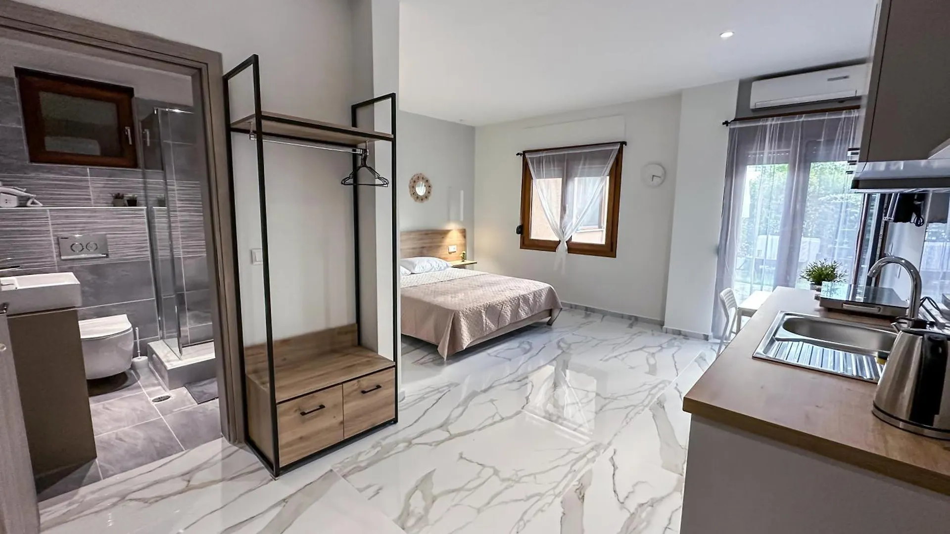 Mira Luxury Apartments باراليا ديونيسيو