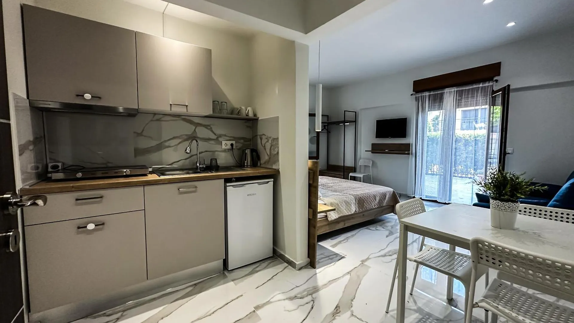 Mira Luxury Apartments باراليا ديونيسيو