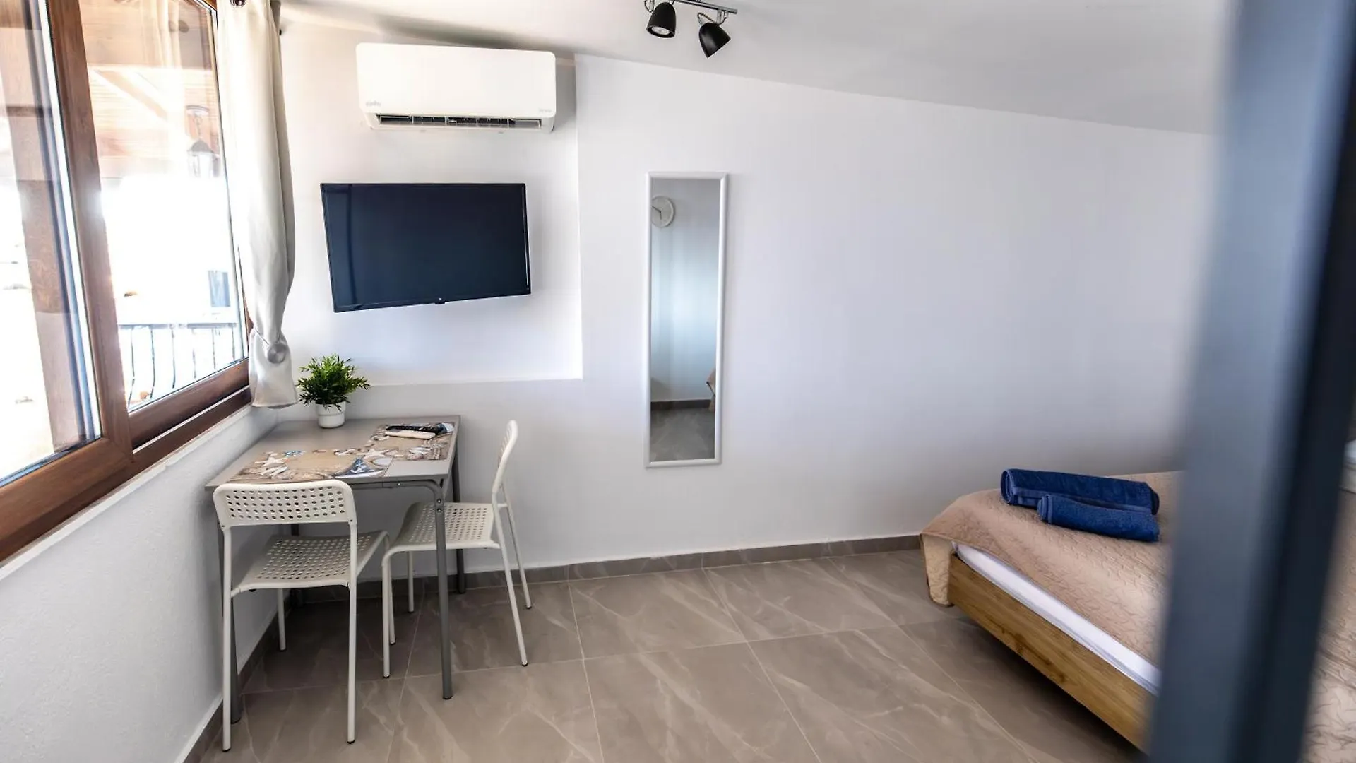 Mira Luxury Apartments باراليا ديونيسيو اليونان