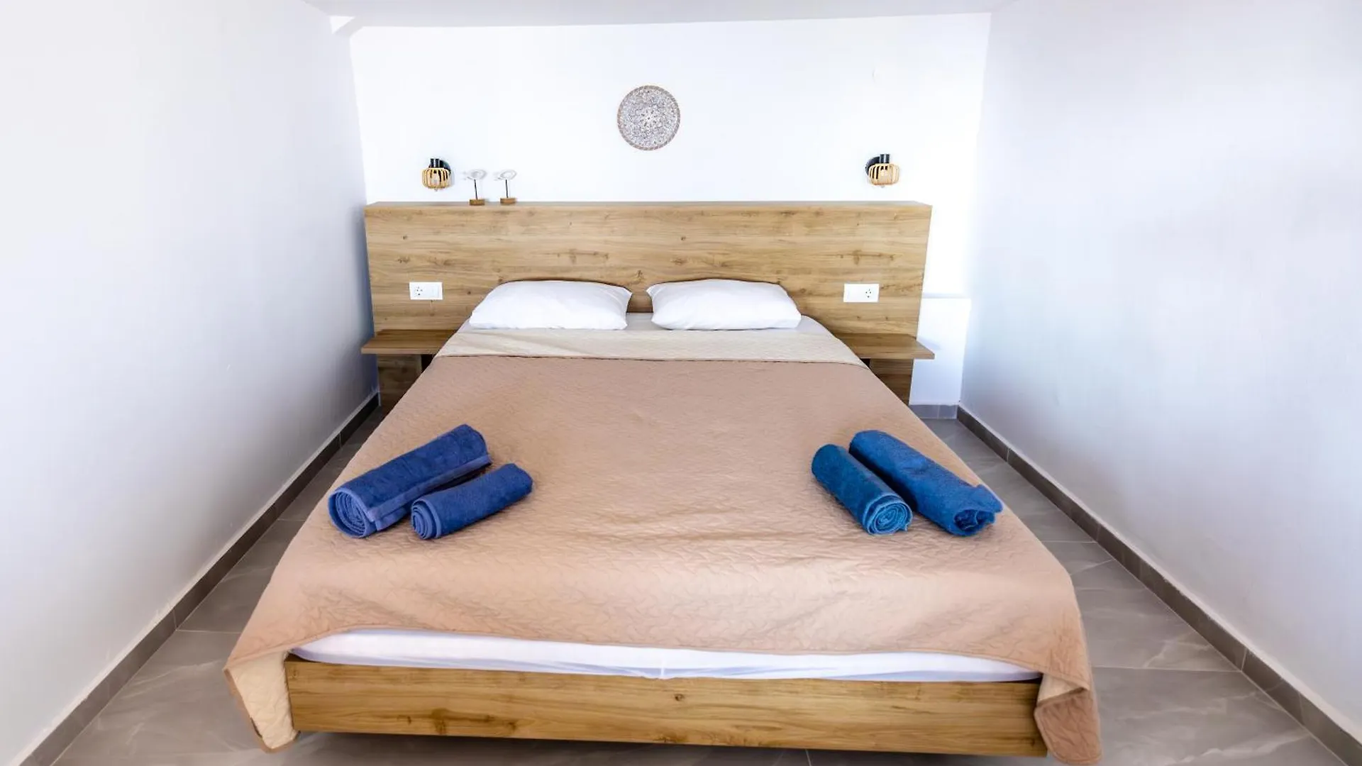 Mira Luxury Apartments باراليا ديونيسيو 0*,  اليونان