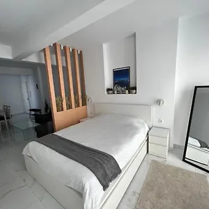 Modern 1-bedroom In The Center Θεσσαλονίκη